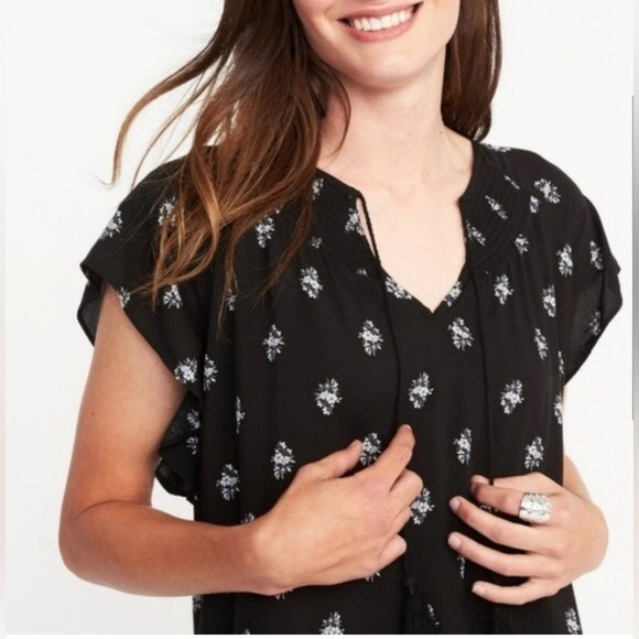 Old navy black and white ditsy floral flutter sleeve dress size XS - Picture 2 of 8